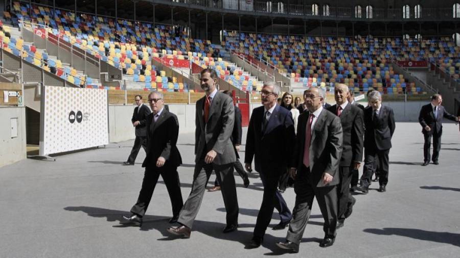 El presidente de la Diputació, Josep Poblet, junto al Rey, el alcalde de Tarragona, Josep Fèlix Ballesteros, y Alejandro Blanco. Foto: Pere Ferré