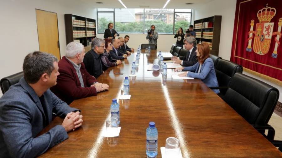 El subdelegat del govern espanyol a Tarragona, Jordi Sierra, s'ha reunit avui amb alcaldes i representants locals ebrencs. Foto: Lluís Milián