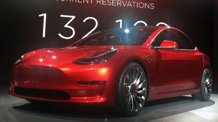 Presentación del nuevo Tesla Model 3, que empezará a entregarse en 2017, el pasado mes de abril. Foto: DT