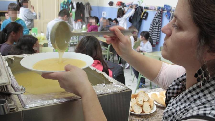 Los comedores escolares se han convertido en el lugar donde muchos niños hacen la principal (a veces, la única) comida del día. Foto: Pere Ferré