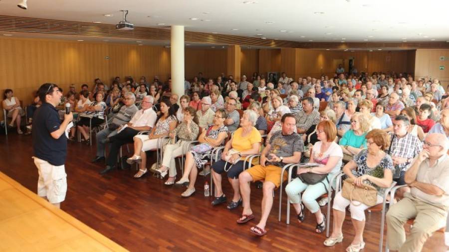 Imagen de una asamblea celebrada en julio, donde los afectados pusieron de manifiesto su inquietud. Foto: Alba Mariné