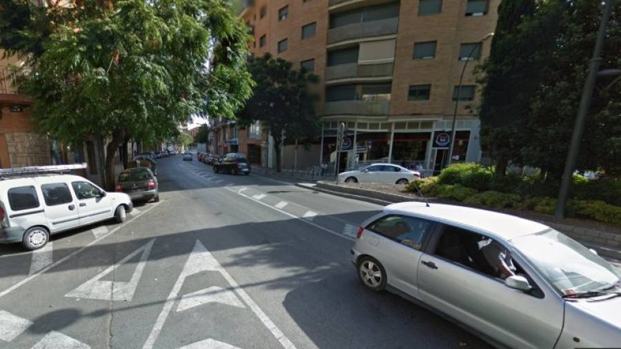 Carrer Riera d'Aragó, a Reus, on ha estat detectat el vehicle